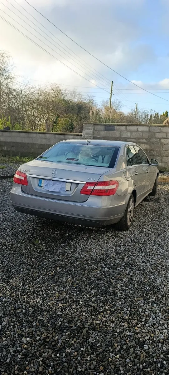 Mercedes-Benz E-Class 2010 - Image 4