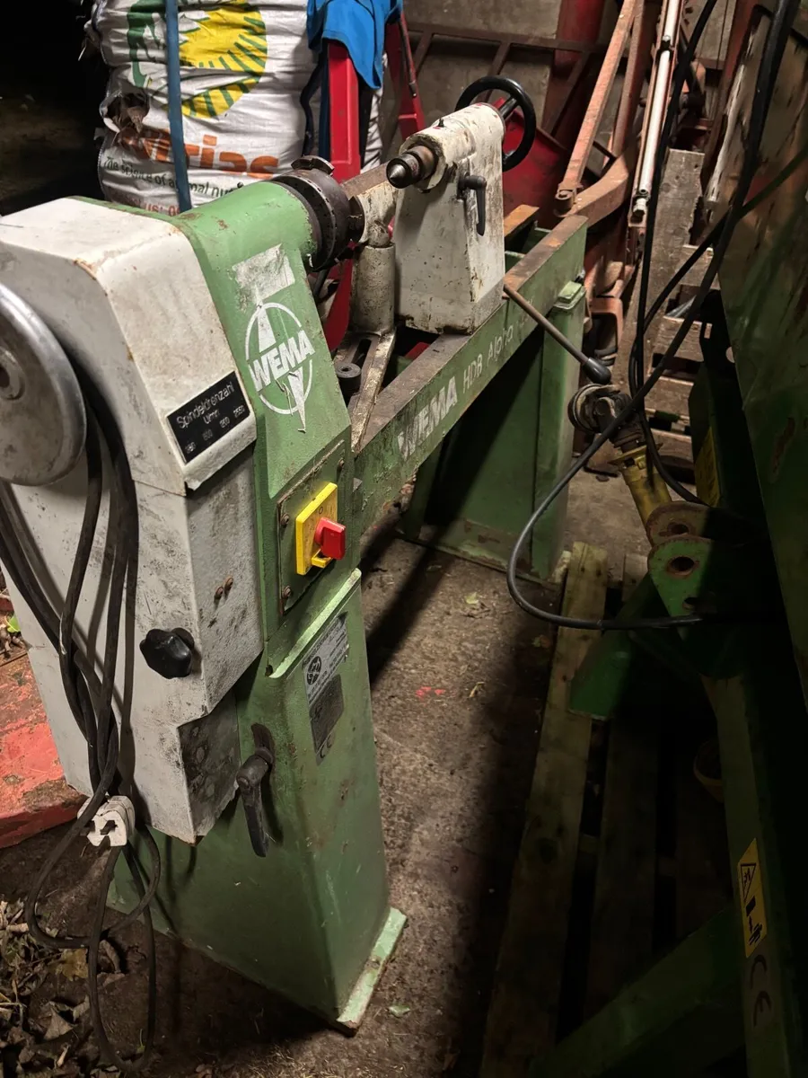 Wood turning lathe - Image 1
