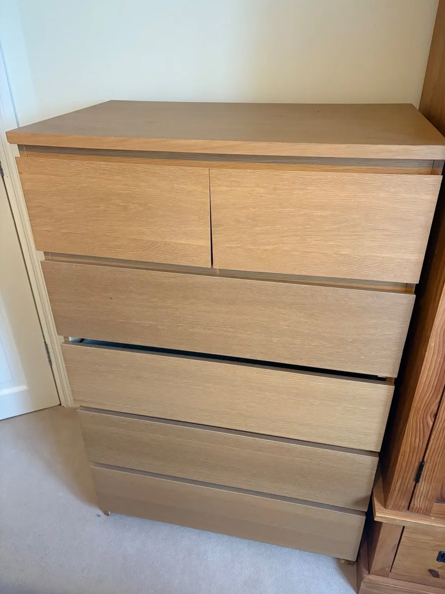 Chest of drawers