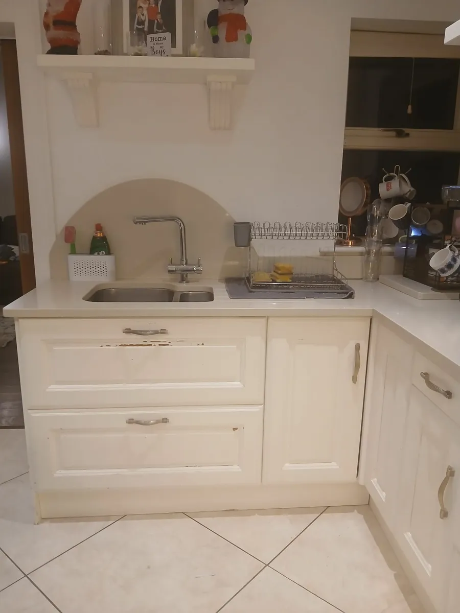 Painted Sollid oak kitchen - Image 3