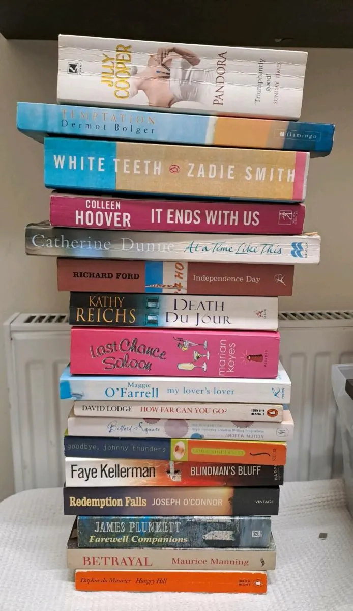 17 Fiction books - Image 1