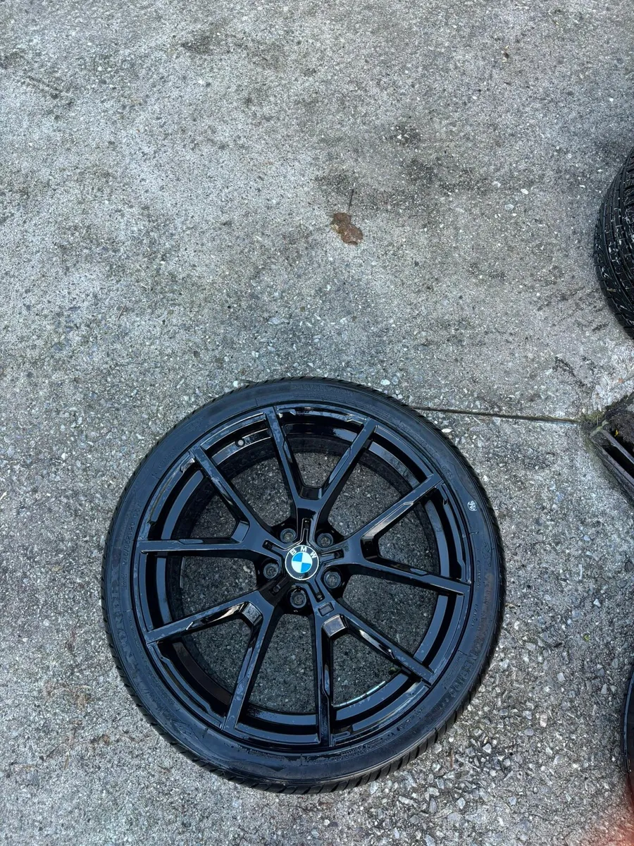 R20 GENUINE  Bmw 8 series Alloys - Image 2