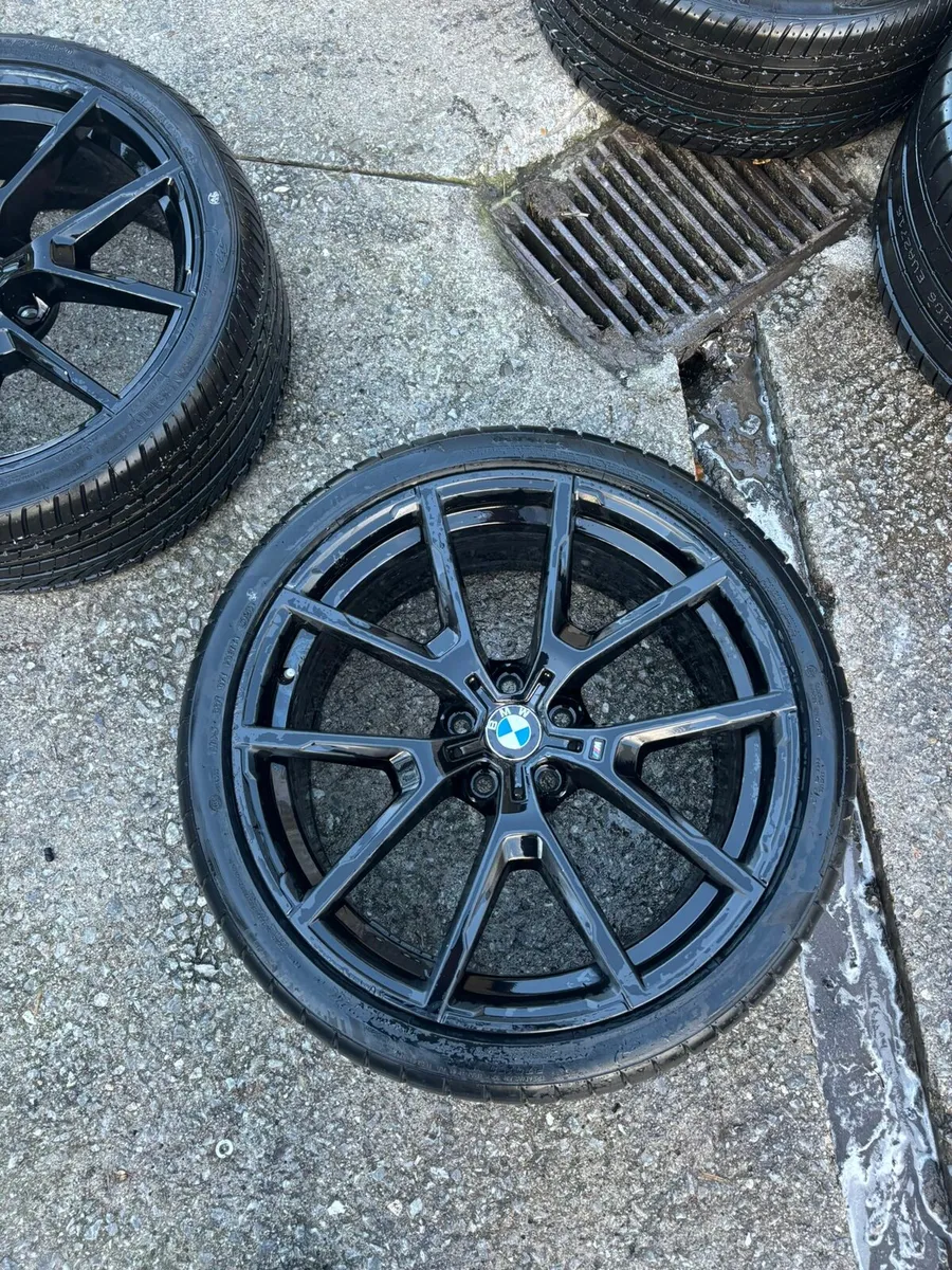 R20 GENUINE  Bmw 8 series Alloys - Image 3