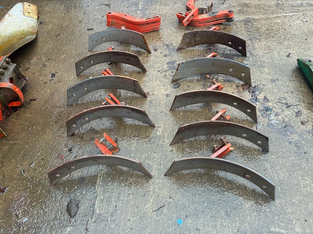 Kuhn plough discs as trash boards - Image 4