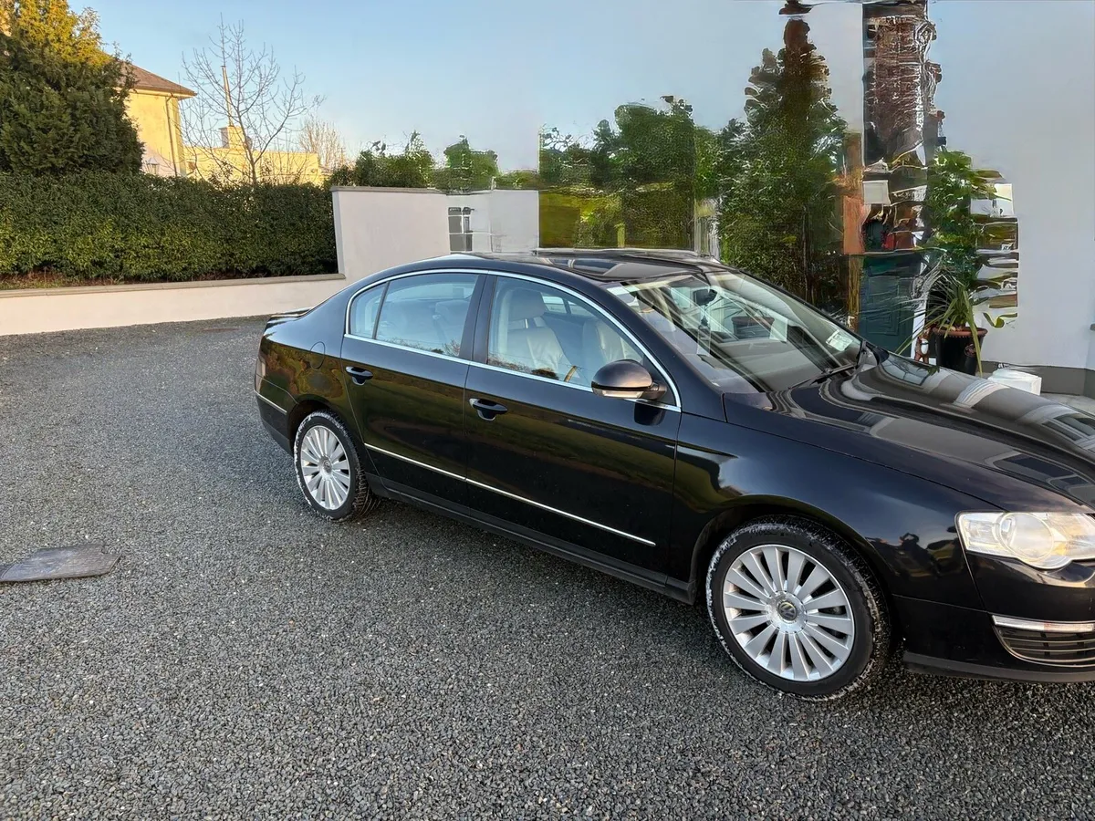 2009 Volkswagen Passat - Image 2