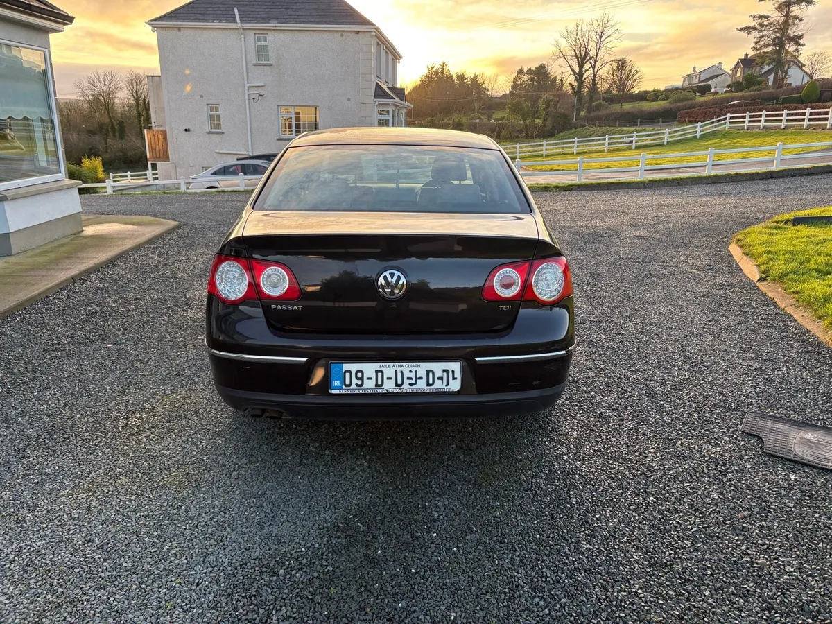2009 Volkswagen Passat - Image 4