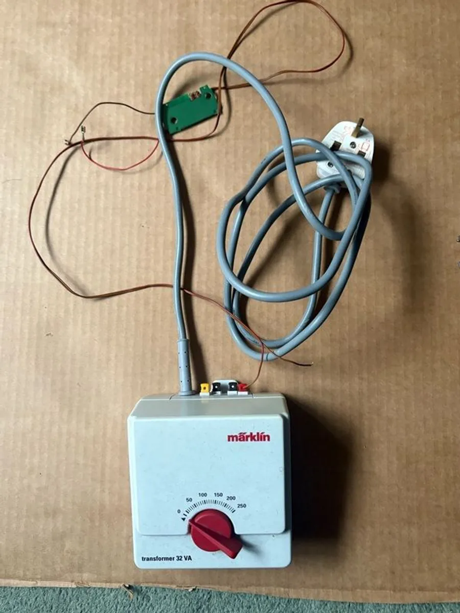 Trains and train set accessories - Image 1