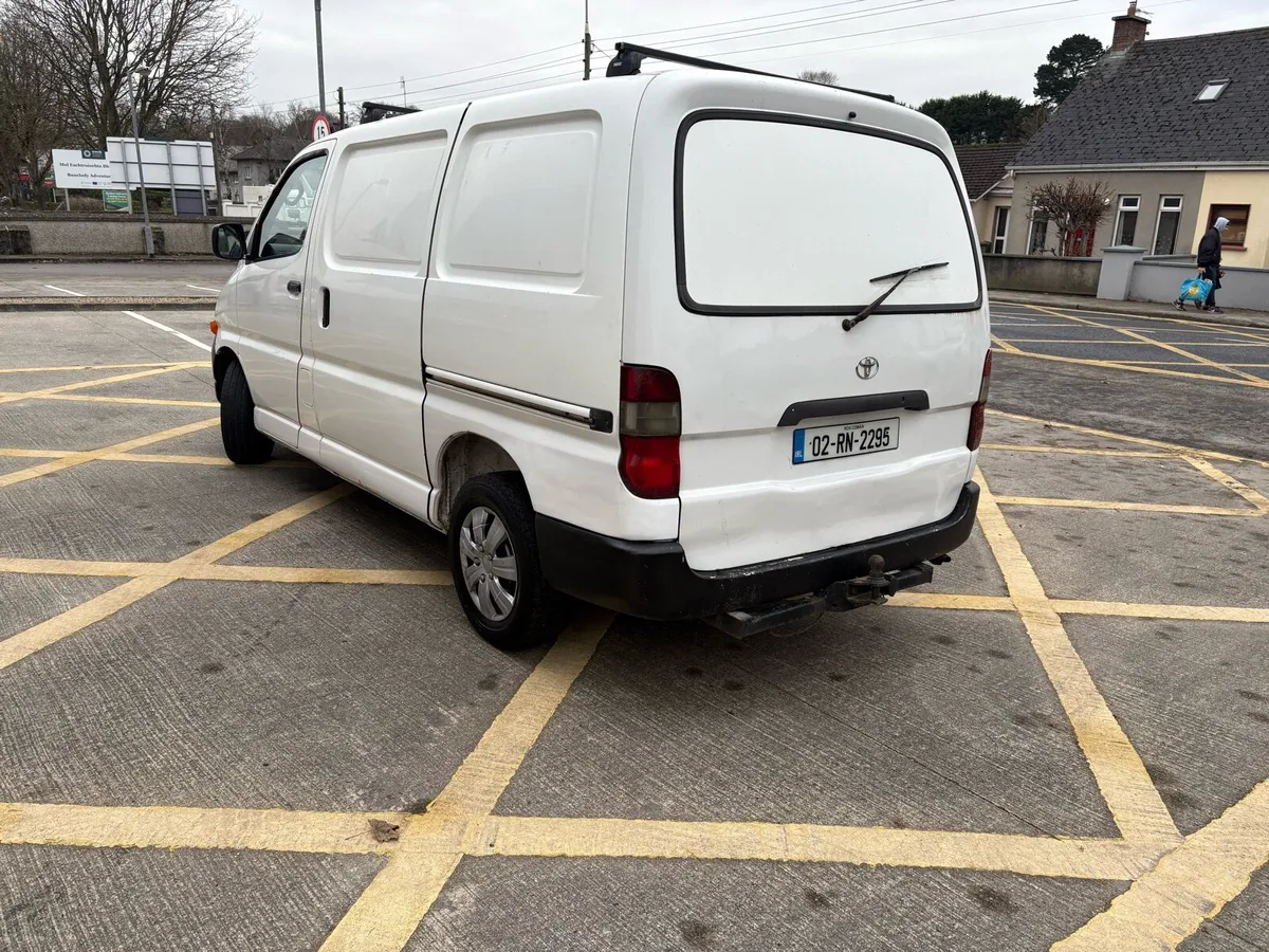 Toyota Hiace - Image 4