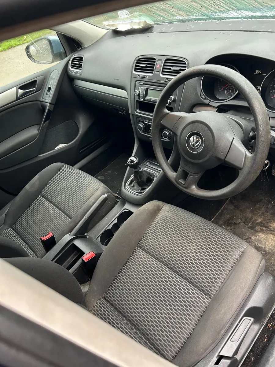 Volkswagen Golf 1.6tdi 2010 - Image 2