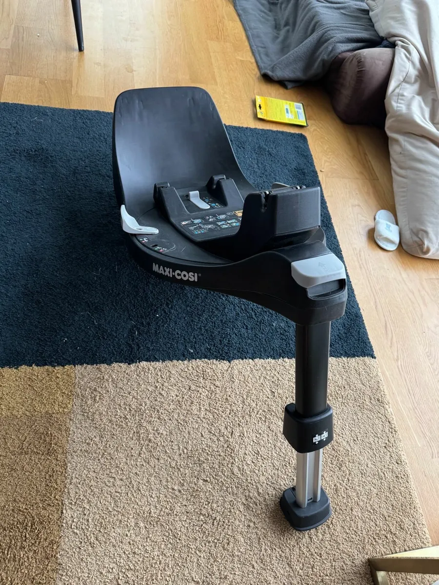 Maxi-Cosy Family Fix 360 Car Seat Base ISOFIX - Image 1