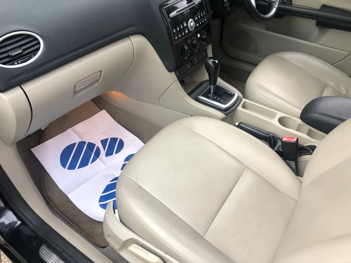 FORD FOCUS GIHA AUTO 130 KMS CAR IS NEW - Image 4