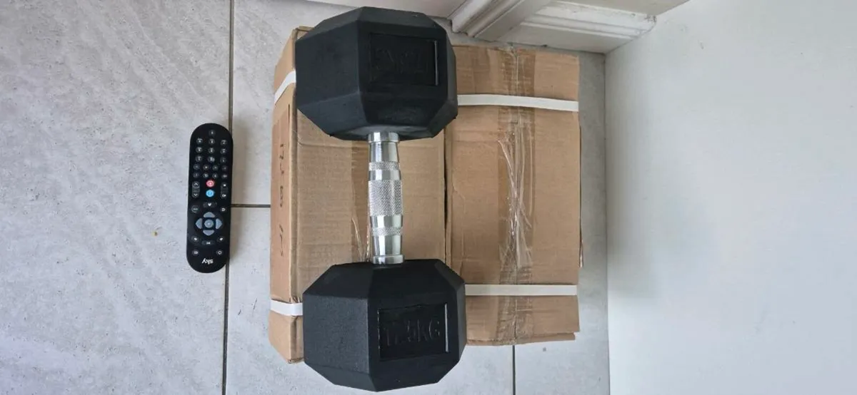 Brand new 2x17.5kilo hex dumbbells - Image 2