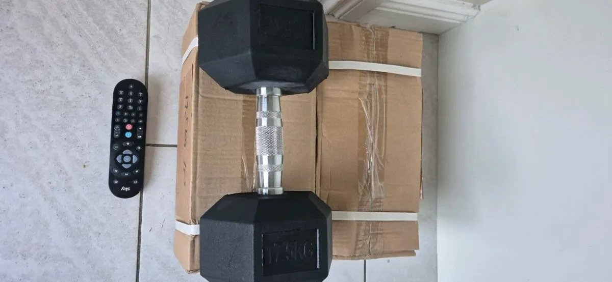 Brand new 2x17.5kilo hex dumbbells - Image 4