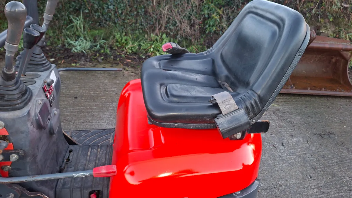 2019 Kubota k008-3 micro digger - Image 4