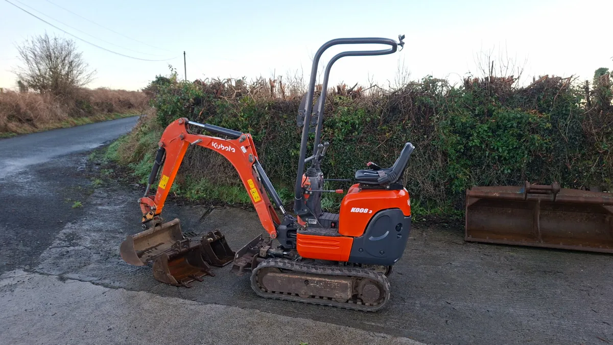 2019 Kubota k008-3 micro digger - Image 3