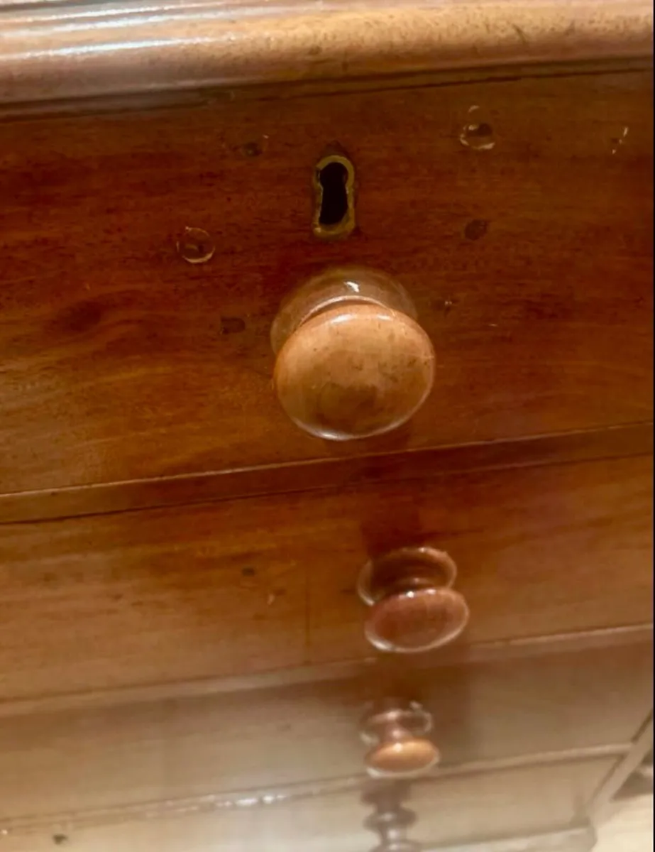 Mahogoney chest of drawers - Image 3