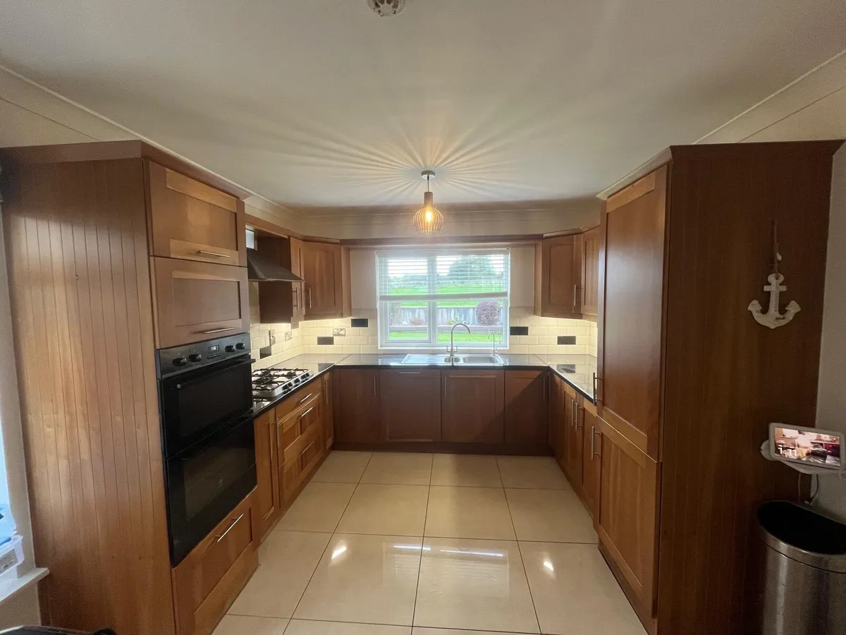 Fitted kitchen - Image 1