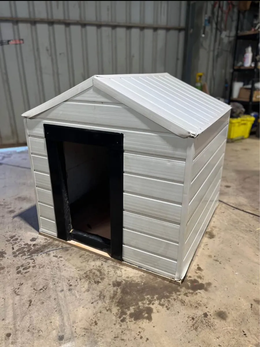 Dog box - Image 1