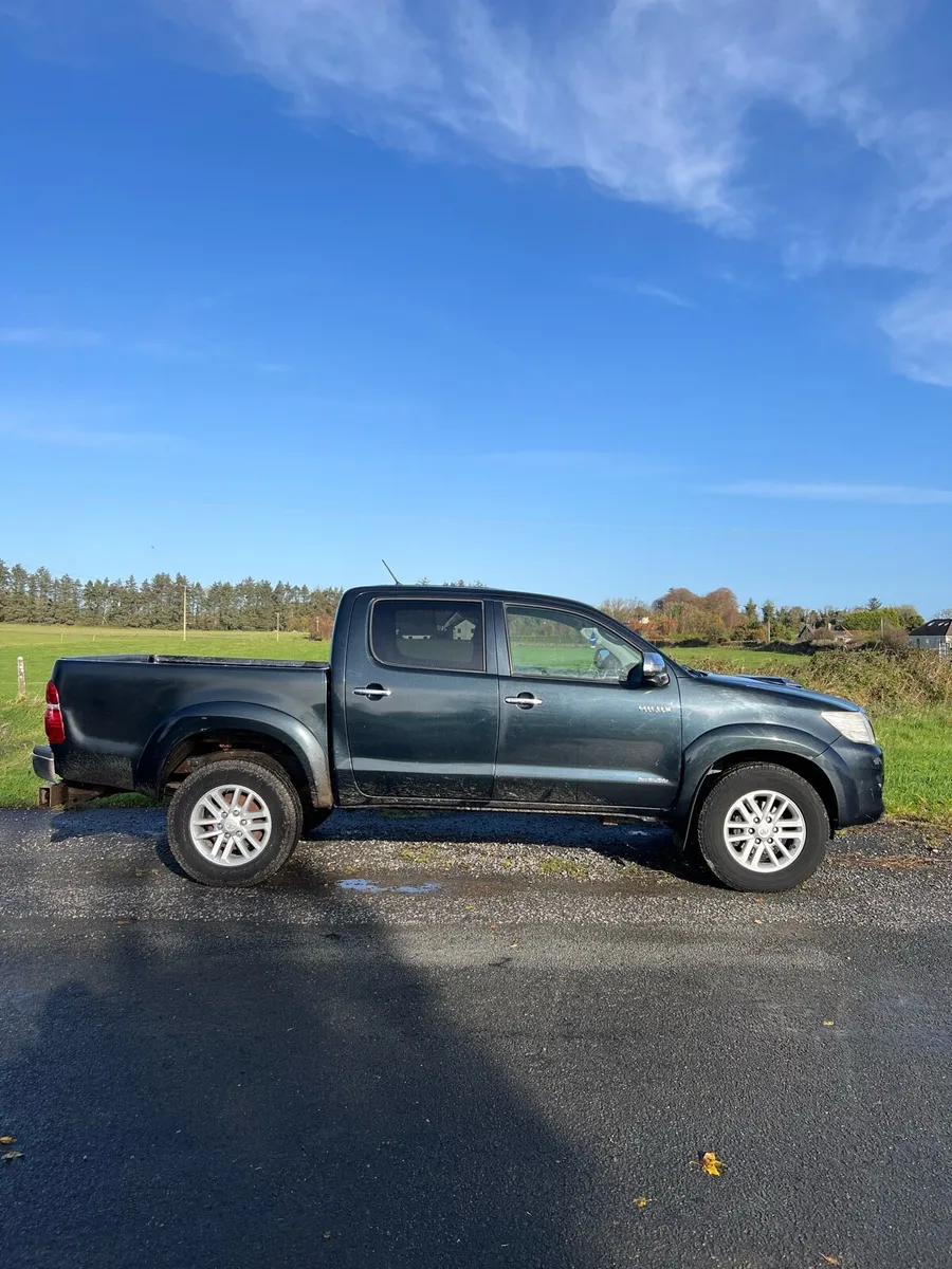 2013 Toyota Hilux 3.0L D4D Invincible - Image 4