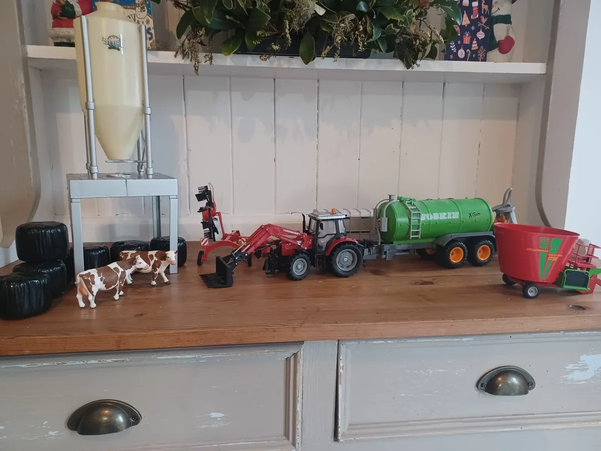 Siku Farm Machinery - Image 1