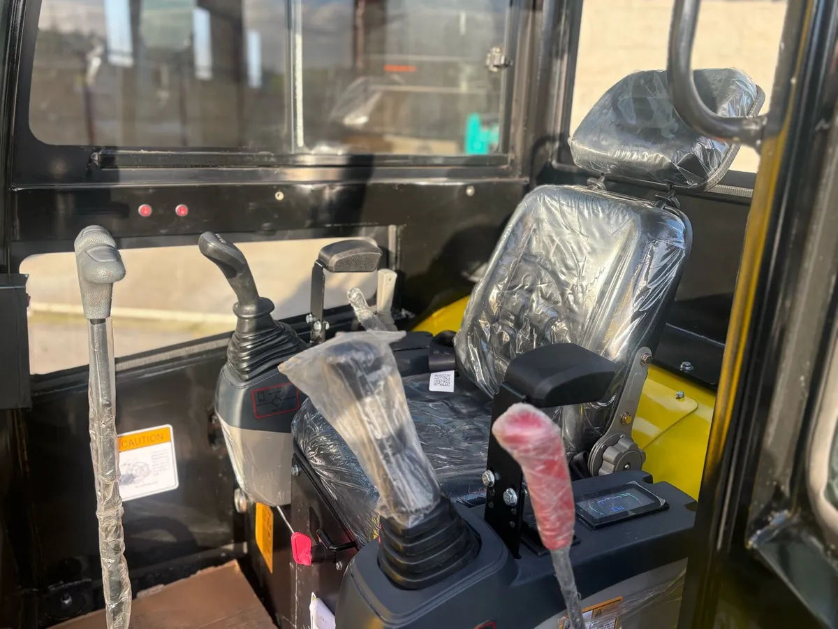 Mini diggers - Image 3