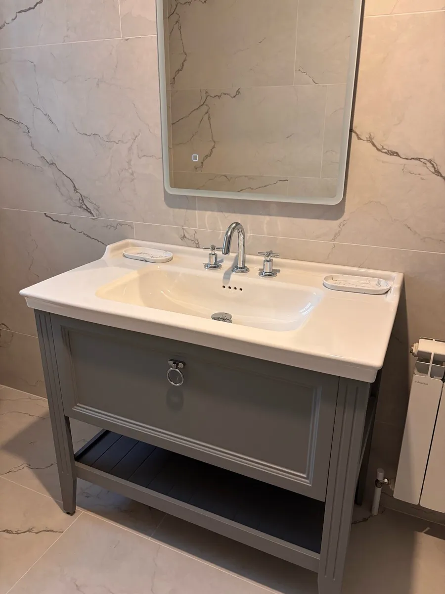 Bathroom vanity unit - Image 1