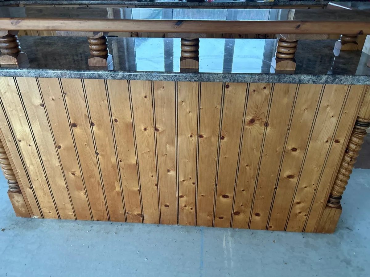 Kitchen island - Image 1