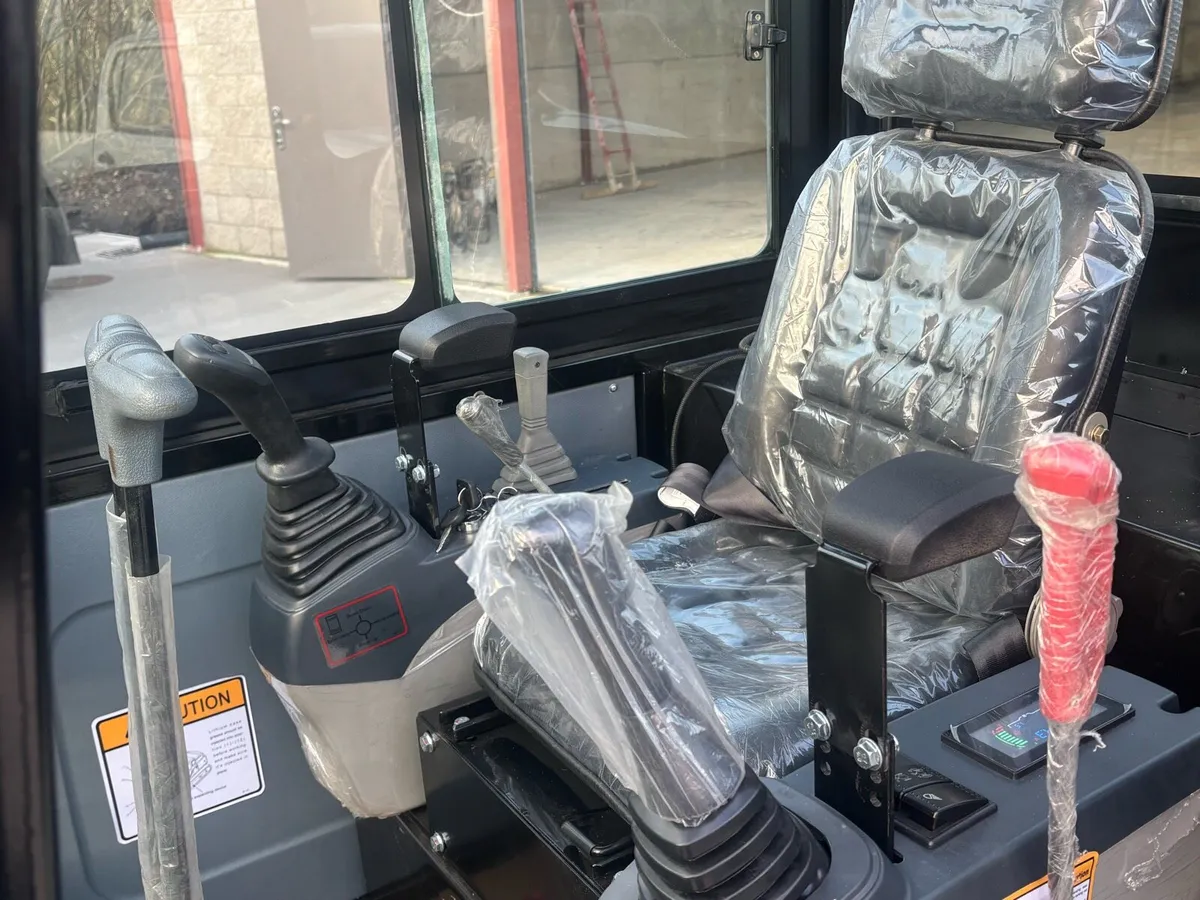 Mini digger - Image 3