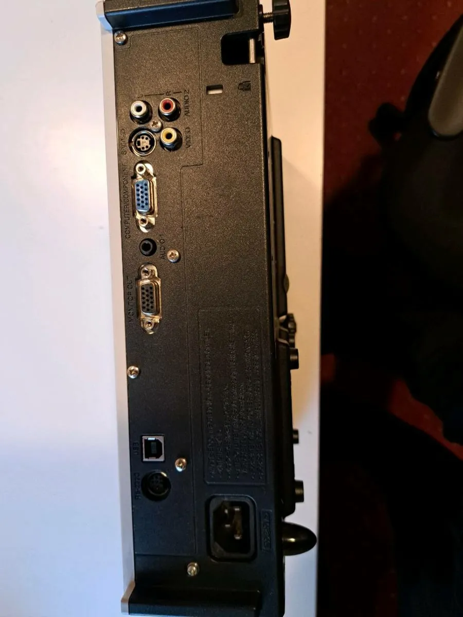 Sharp 2700 lumen projector - Image 2