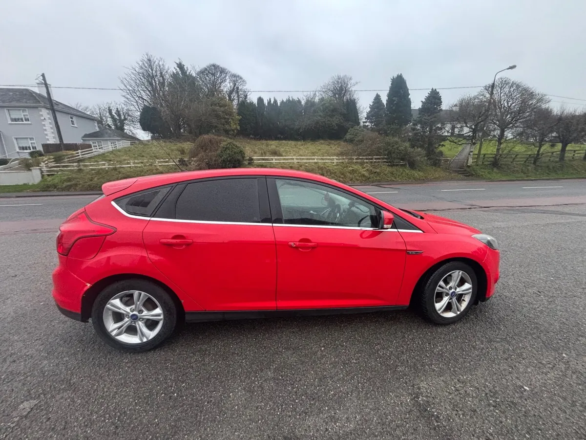 Ford Focus 2012 - Image 2