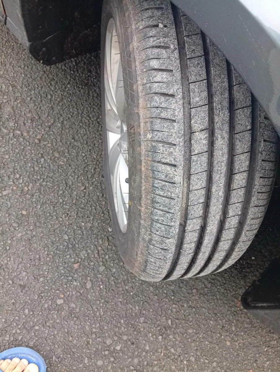 Volkswagen Passat - Image 1