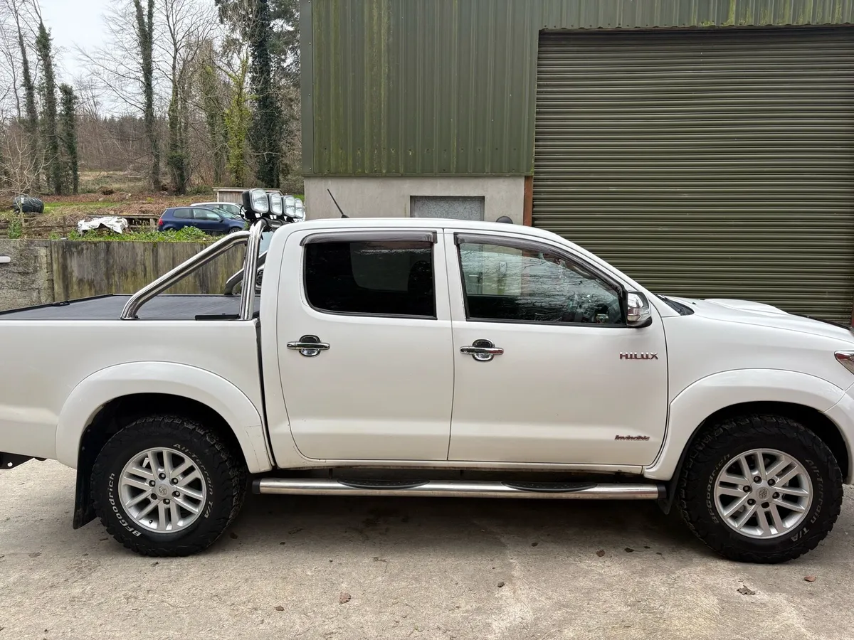 2015 Invincible Hilux - Image 3