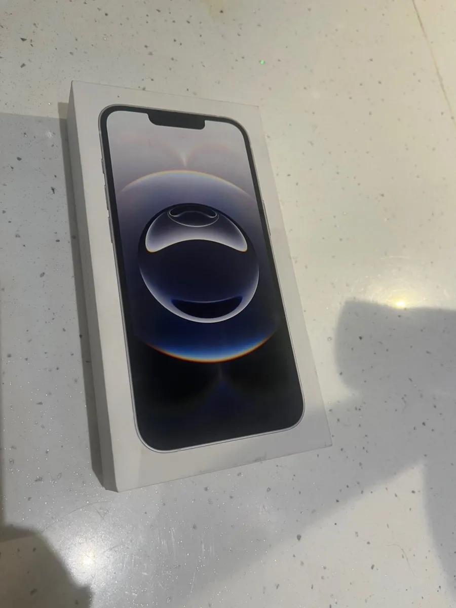 2 iPhone 16e - Image 2