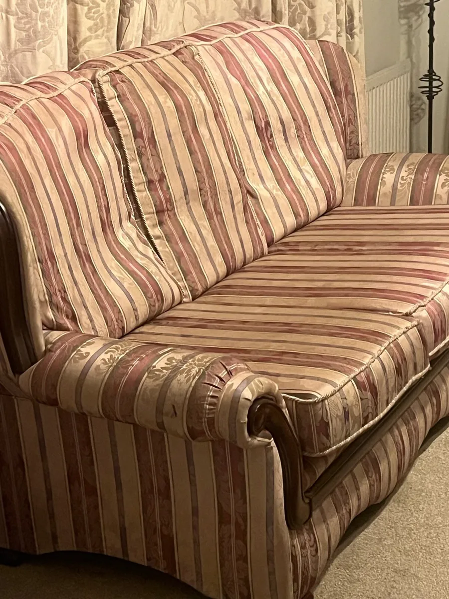 Suite of furniture - Image 1