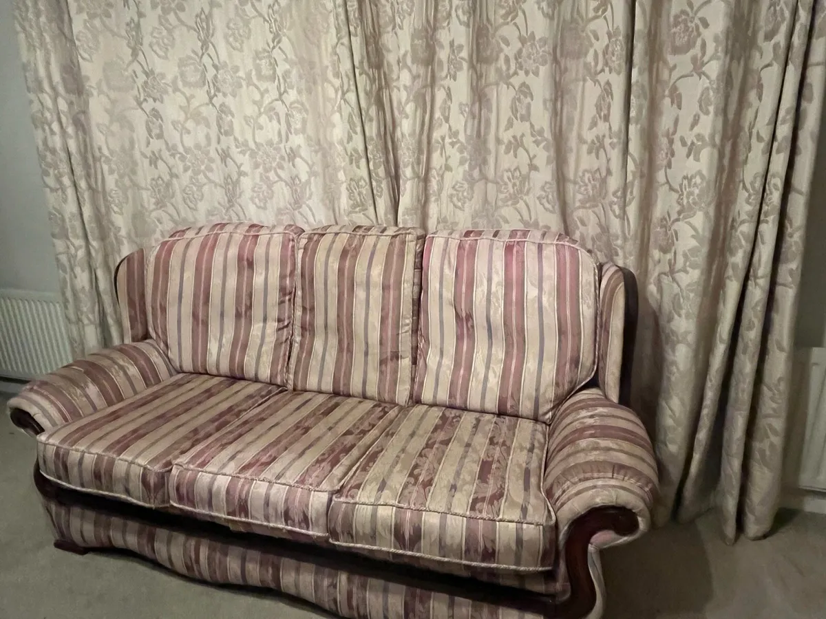 Suite of furniture - Image 2