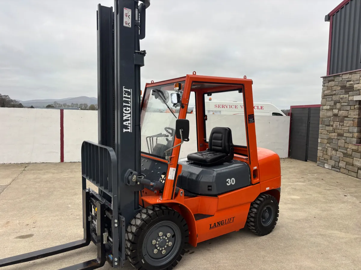 New forklift 3 ton Isuzu engine - Image 4