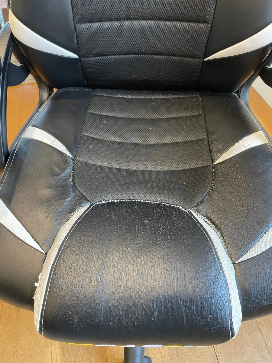 Gaming chair - Image 4