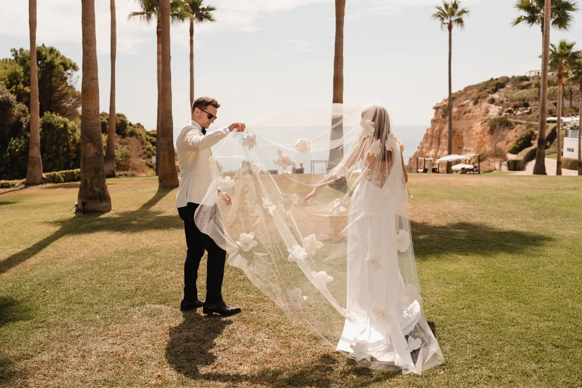 Yolancris Floral Bridal Ivory Veil - Image 1