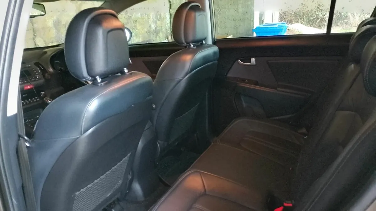 Kia Sportage 2011 - Image 2