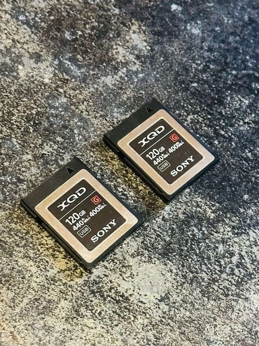 Nikon D850 Full-Frame Camera Kit - Lens, XQD cards & Accessories - Image 4