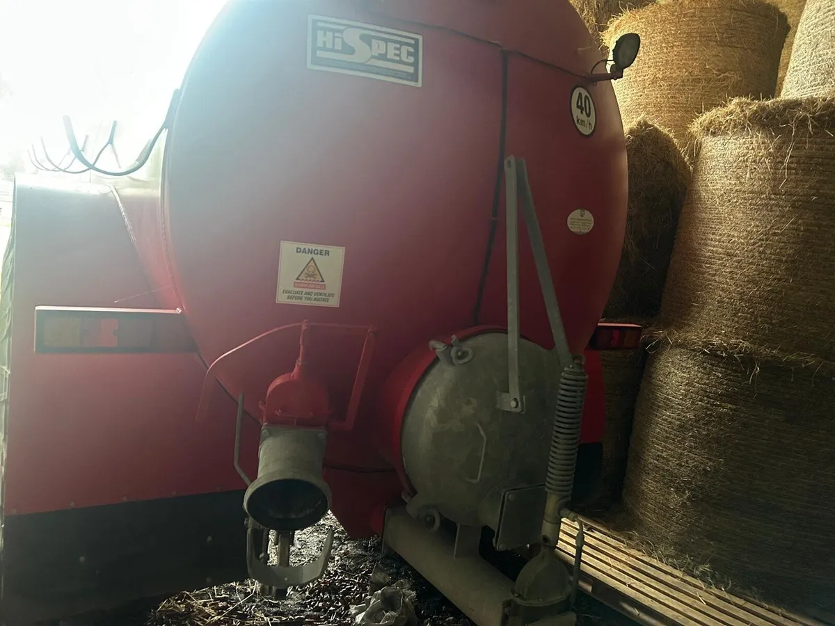 A slurry tanker - Image 3