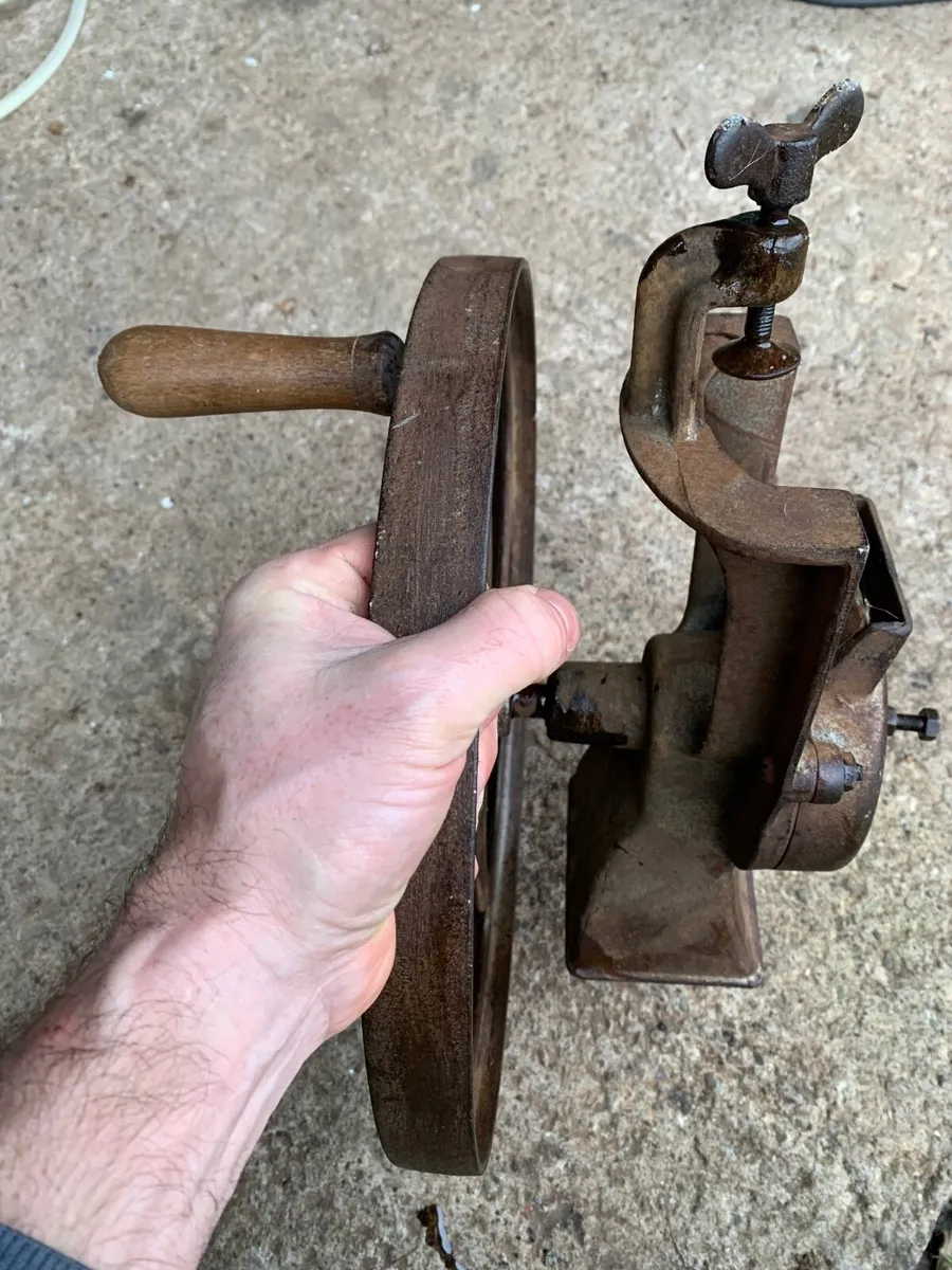 Vintage Hand  Crusher - Great Crusher - Image 3
