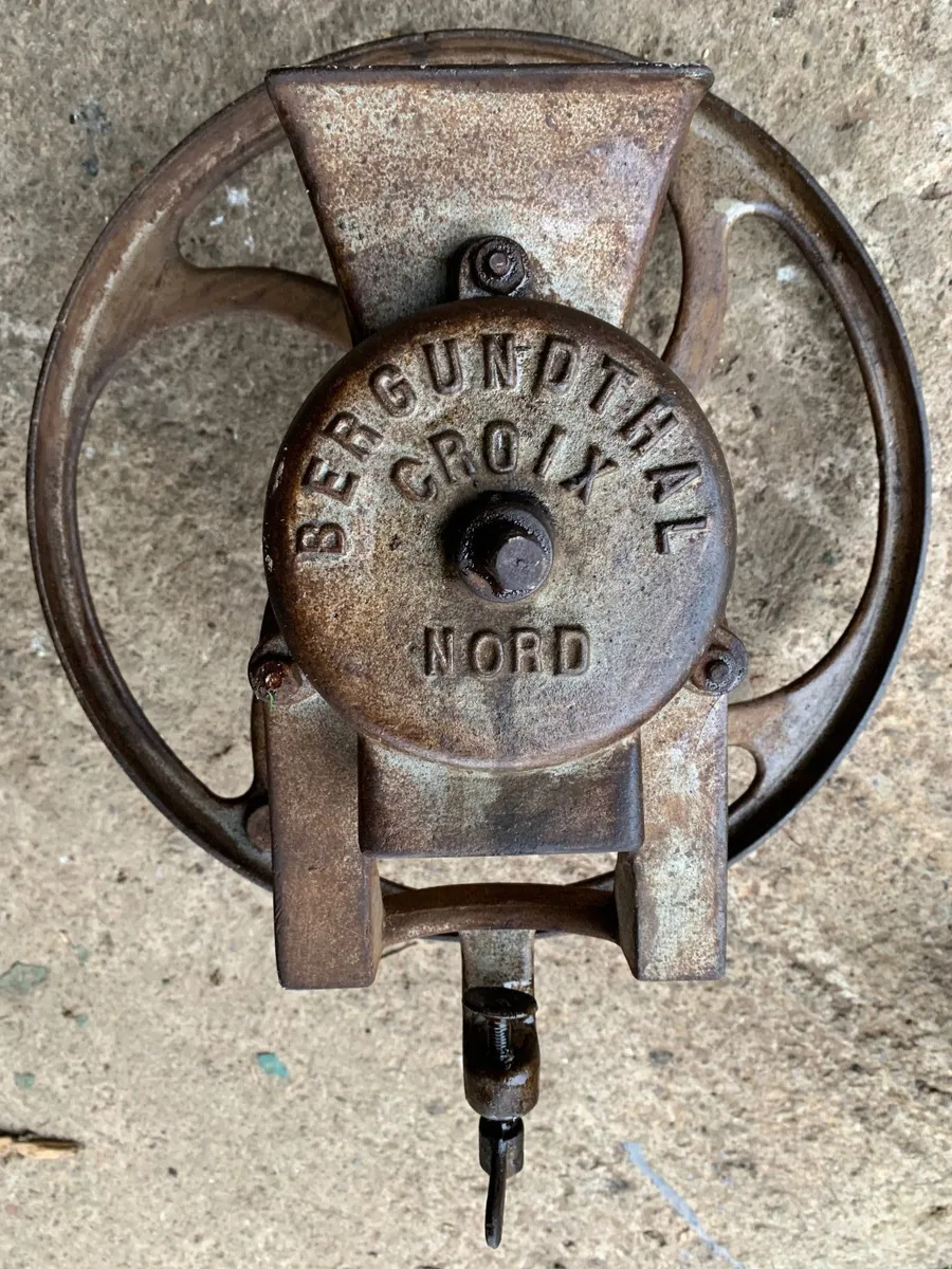 Vintage Hand  Crusher - Great Crusher - Image 1