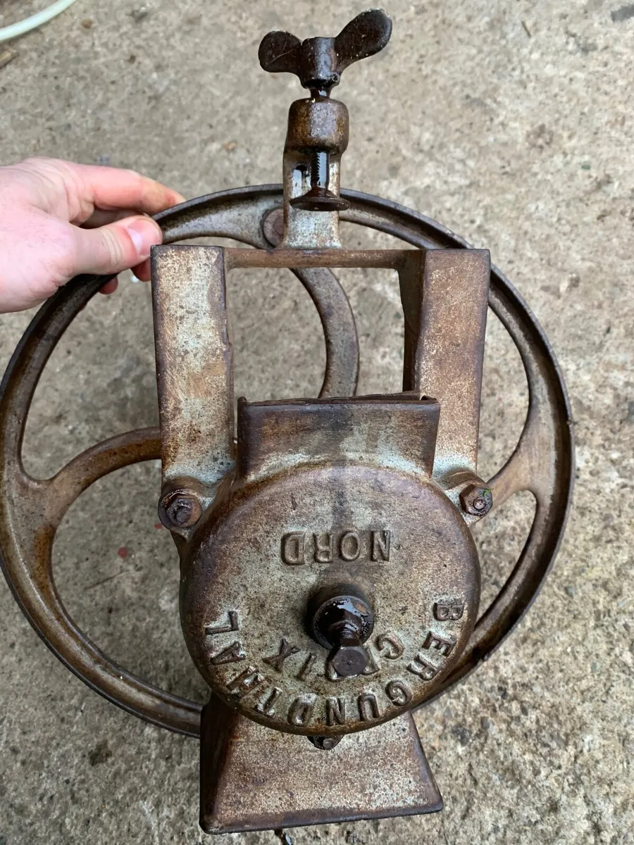 Vintage Hand  Crusher - Great Crusher - Image 4