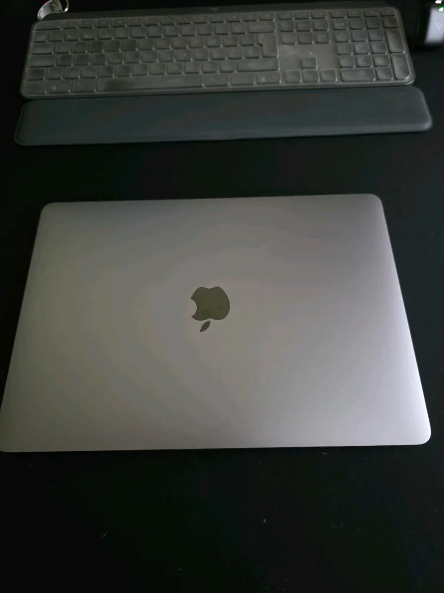 MacBook Pro M2 - Image 2