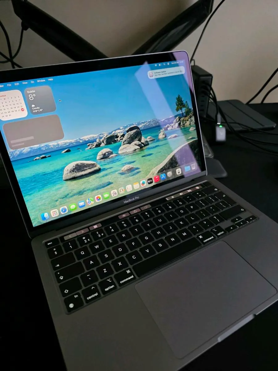 MacBook Pro M2 - Image 3