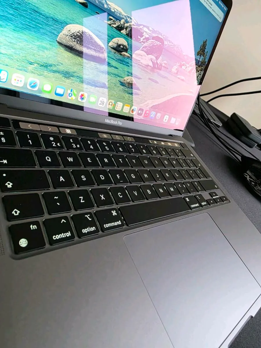 MacBook Pro M2 - Image 4