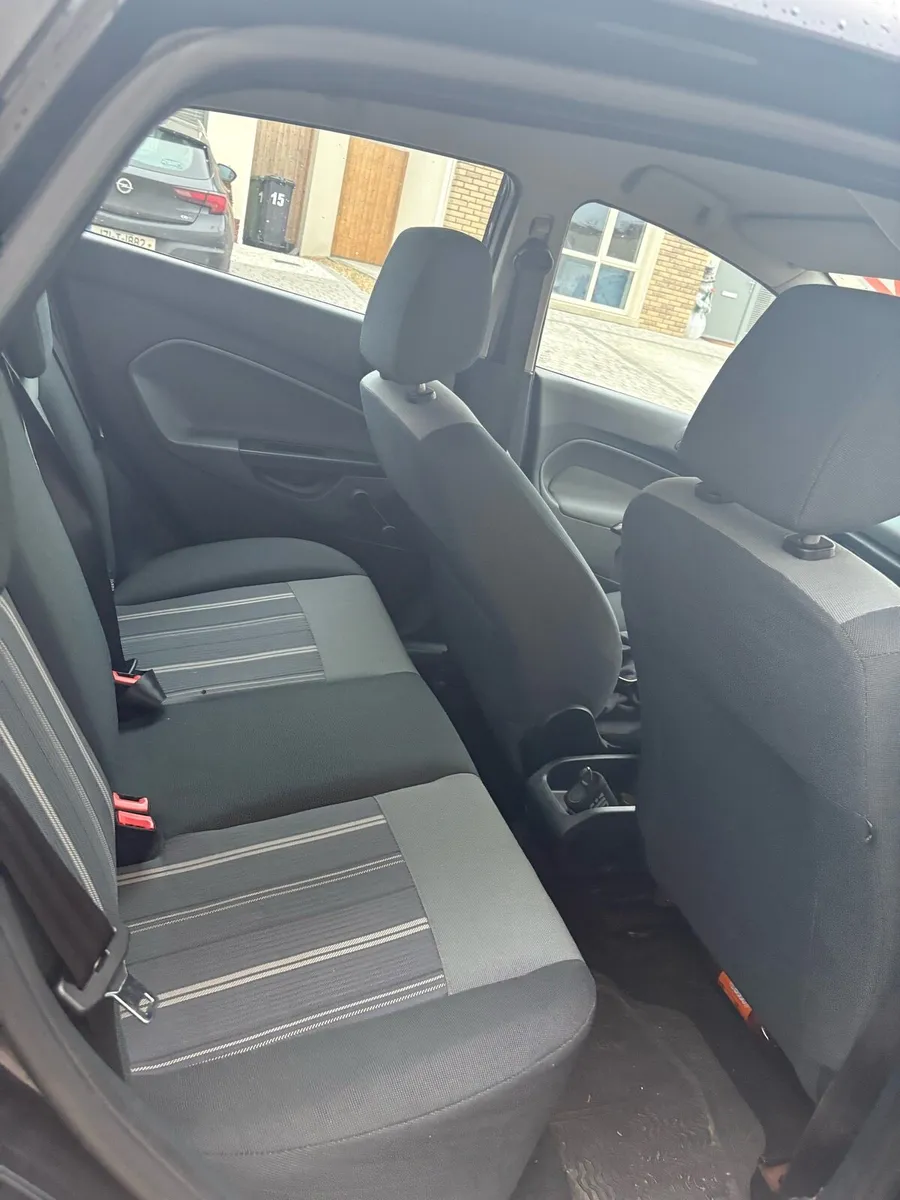 Ford fiesta - Image 4