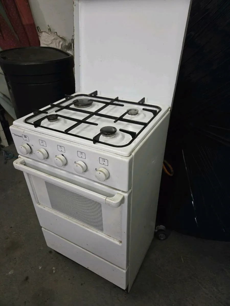 Gas Cooker with gas bottle - Image 3