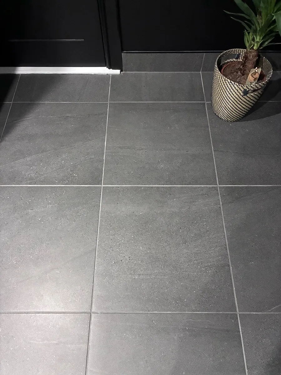 Floor tiles - Image 1